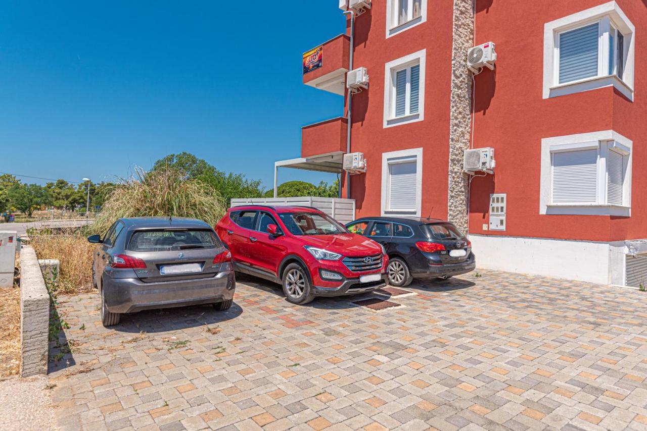 Apartment Milka Затон Екстер'єр фото